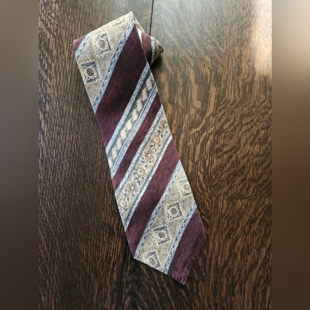 Guy Laroche Vintage 🎩 Burgundy Stripe Silk Necktie EUC $22